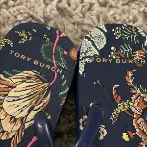 Tory Burch Shoes - EUC Tory Burch Flip Flops Tory Burch Shoes - EUC Tory Burch Flip Flops